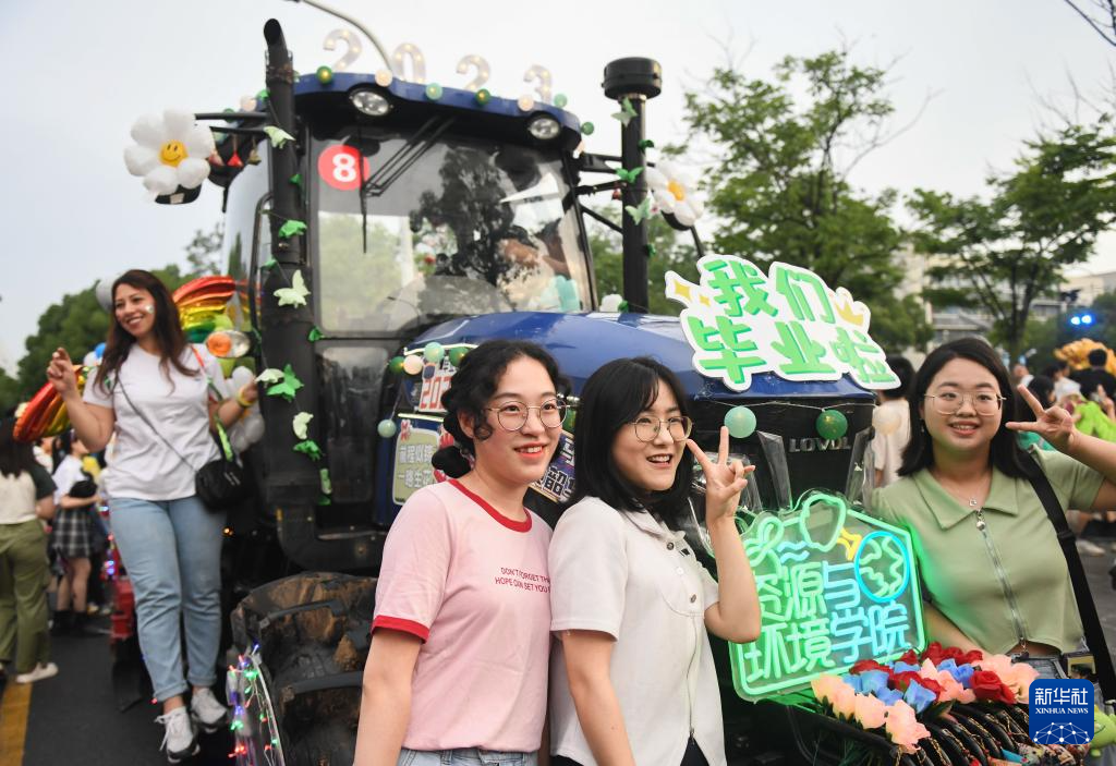 农机巡游：华中农业大学的毕业季